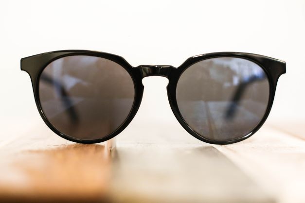 BLACK JURASSIAN GLASSES